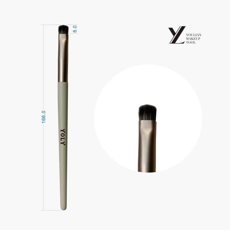 Hoe moet ik mijn eyelinerborsteltje schoonmaken na gebruik?