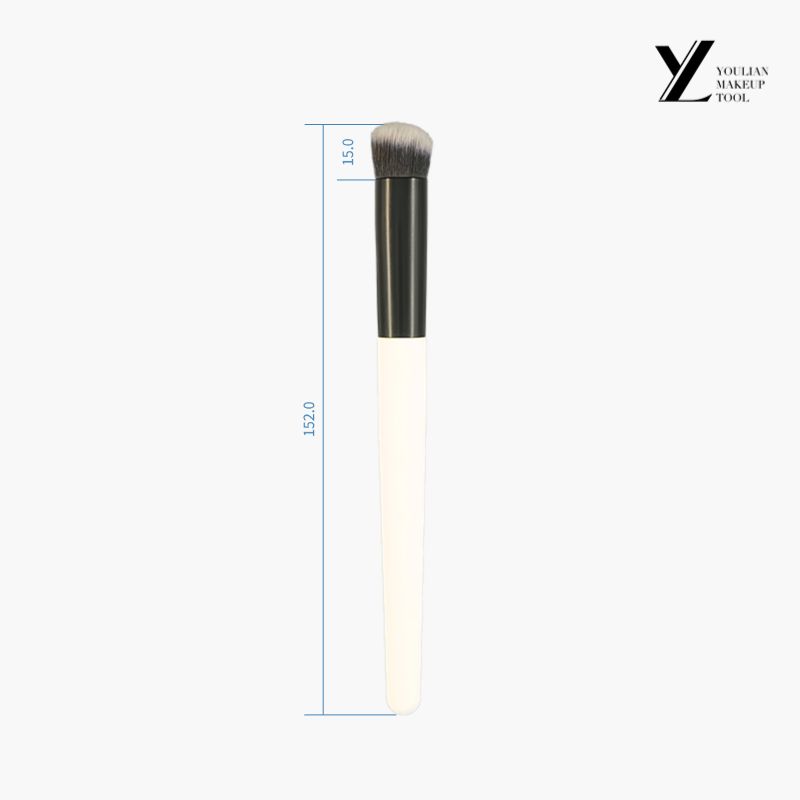 Schuine concealer borstel